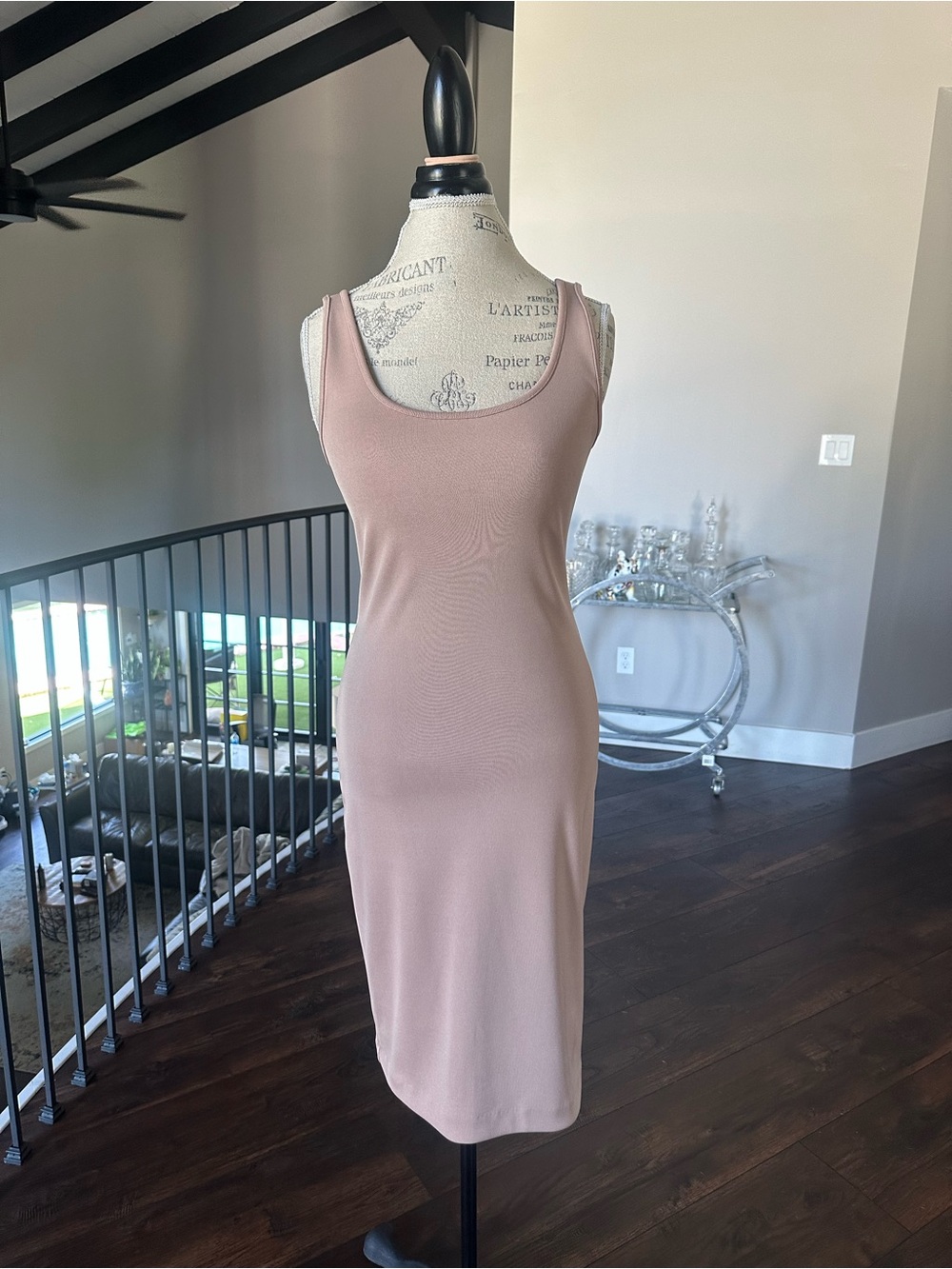 Sleeveless Scoop Neck Bodycon Dress in Mauve